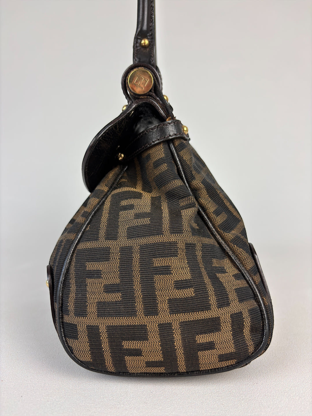 Fendi Vintage Zucca Canvas Bauletto Handtasche – Satchel mit Fronttasche und rundem Fendi-Drehverschluss