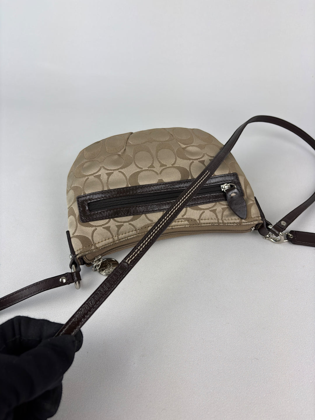 Coach Signature Crossbody Pouch (Mini-Hobo mit Schulterriemen)