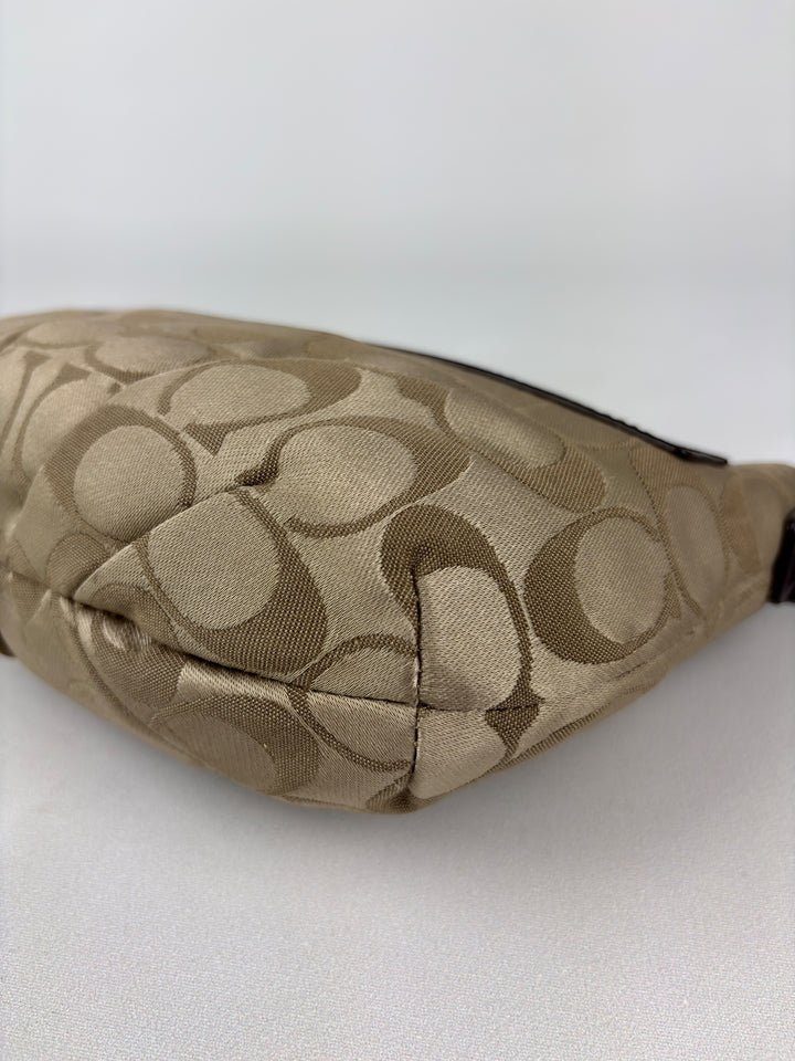 Coach Signature Crossbody Pouch (Mini-Hobo mit Schulterriemen)