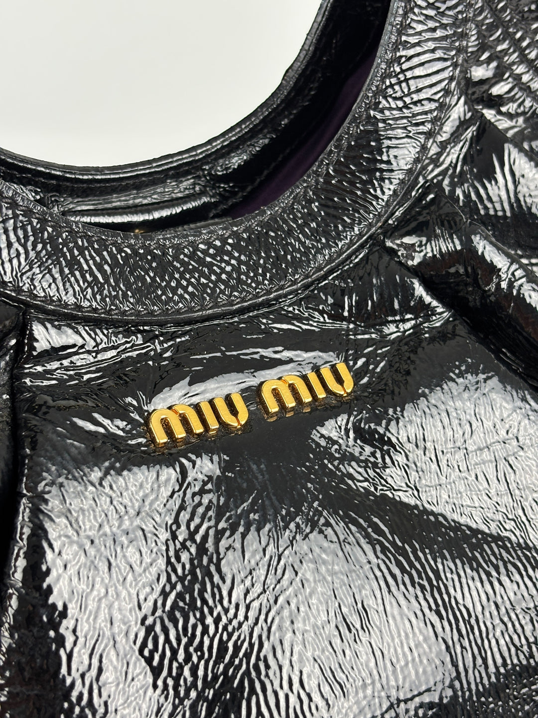 Miu Miu Lackleder Hobo Bag Croissant Halfmoon Schultertasche