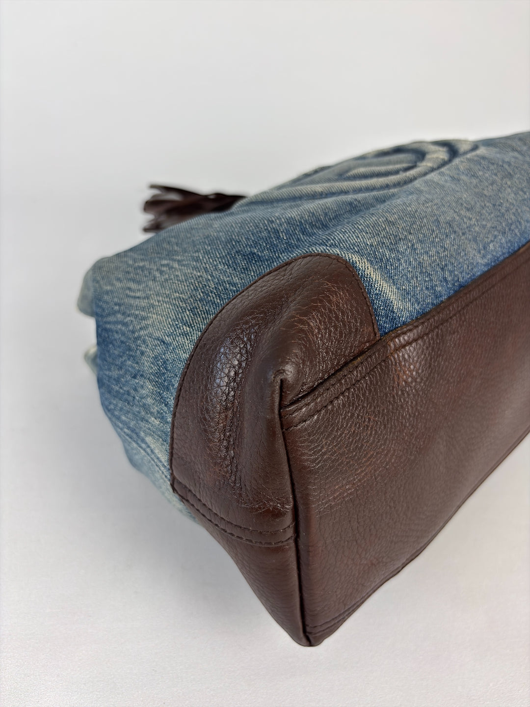 Gucci Soho Denim Tote/Hobo Bag mit Kettenriemen und Fransenanhänger