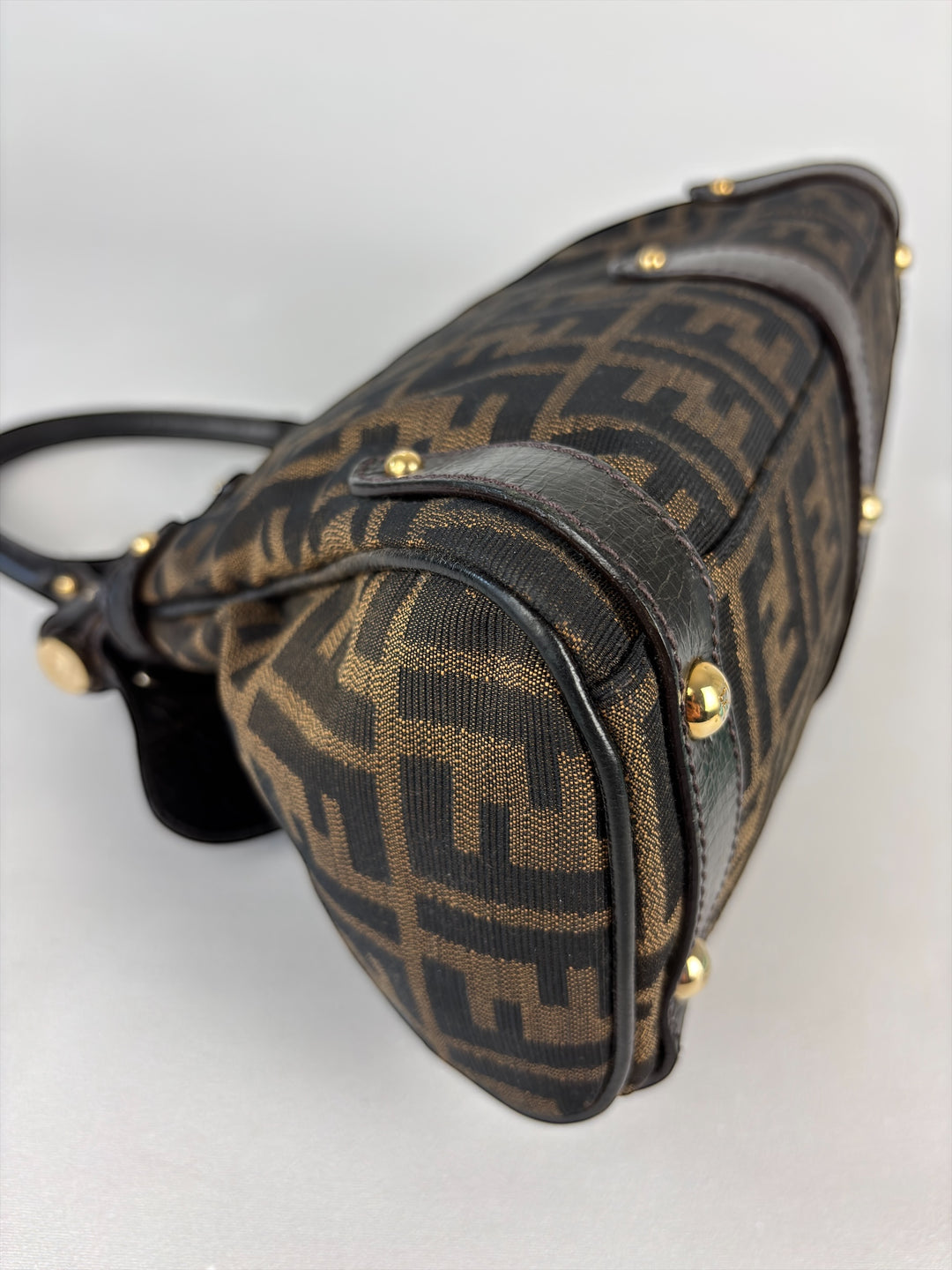 Fendi Vintage Zucca Canvas Bauletto Handtasche – Satchel mit Fronttasche und rundem Fendi-Drehverschluss