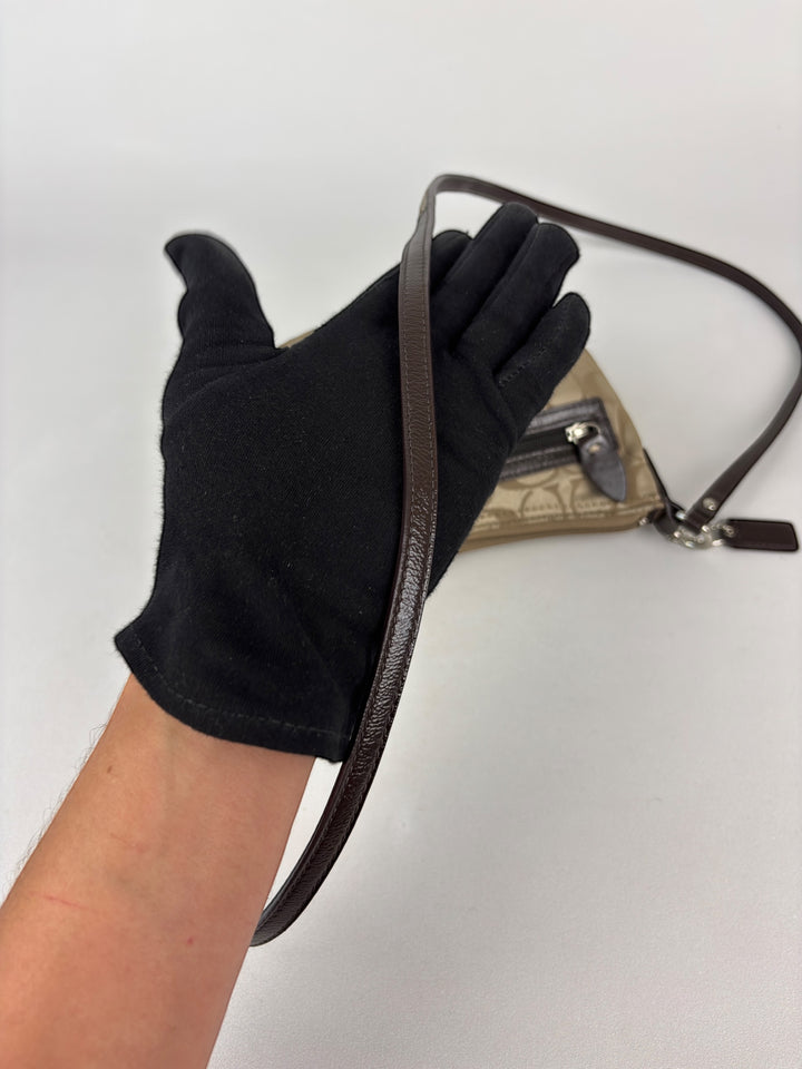 Coach Signature Crossbody Pouch (Mini-Hobo mit Schulterriemen)