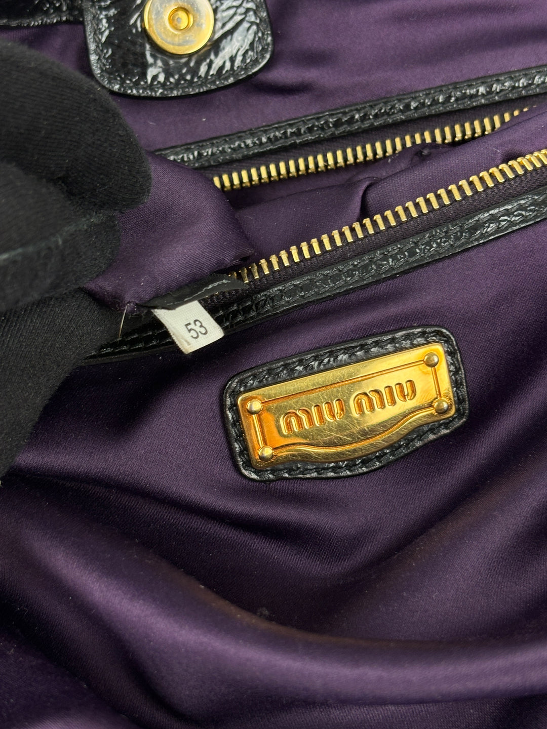 Miu Miu Lackleder Hobo Bag Croissant Halfmoon Schultertasche