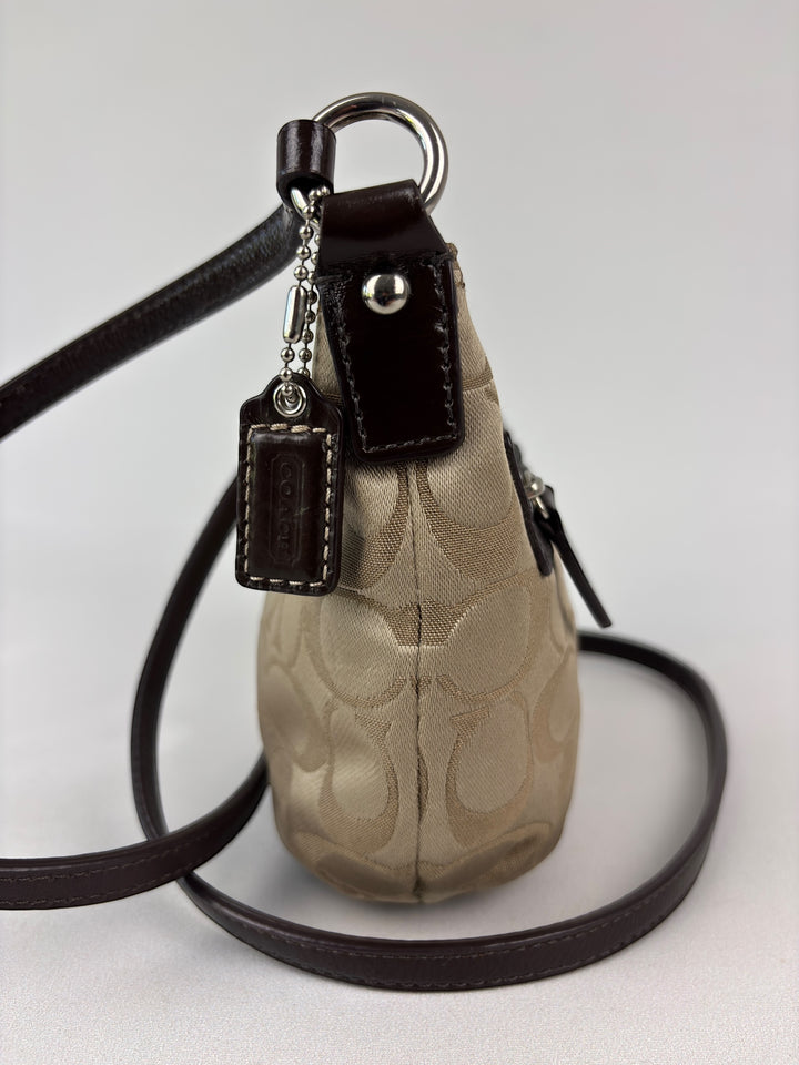 Coach Signature Crossbody Pouch (Mini-Hobo mit Schulterriemen)