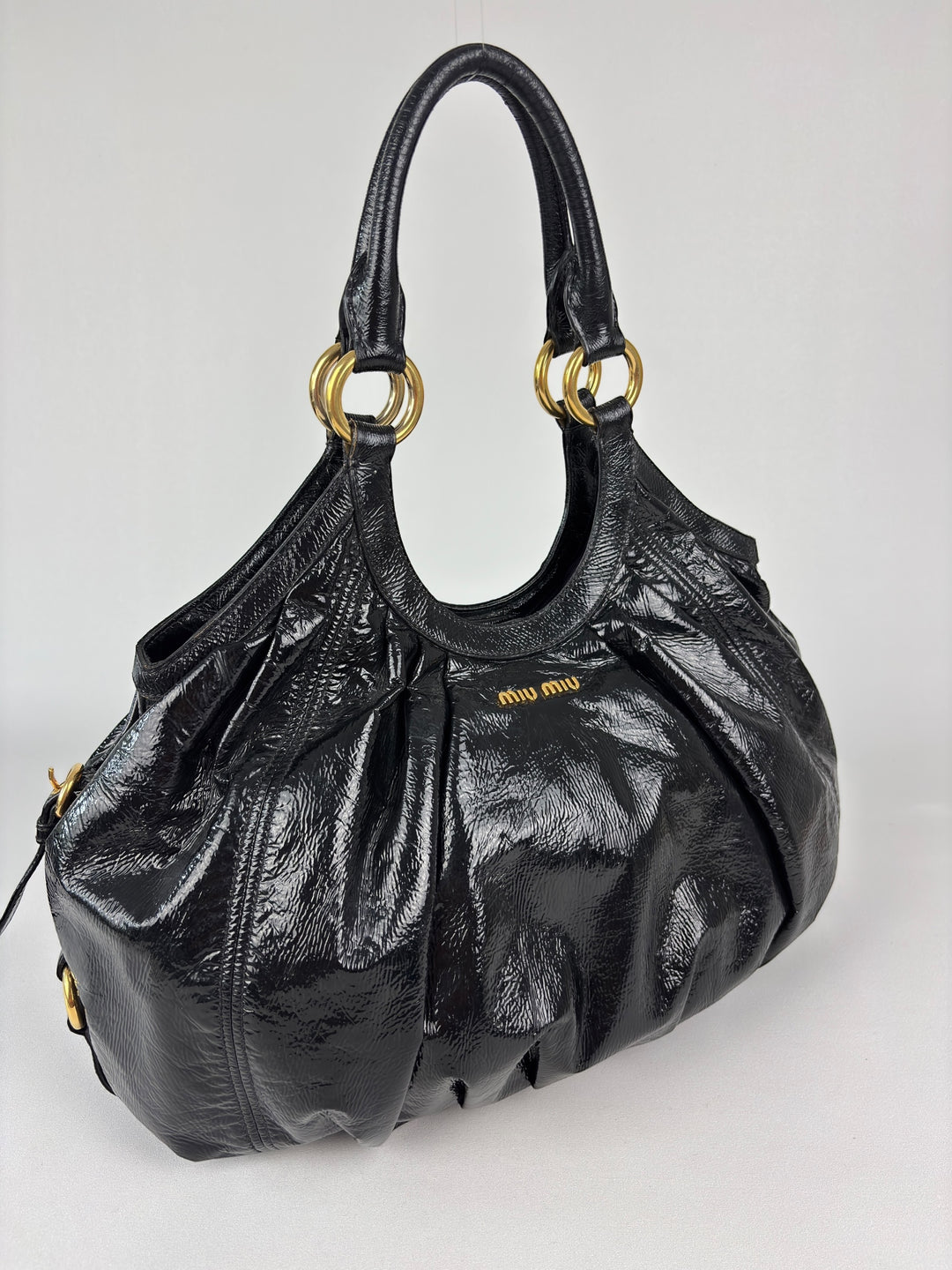 Miu Miu Lackleder Hobo Bag Croissant Halfmoon Schultertasche