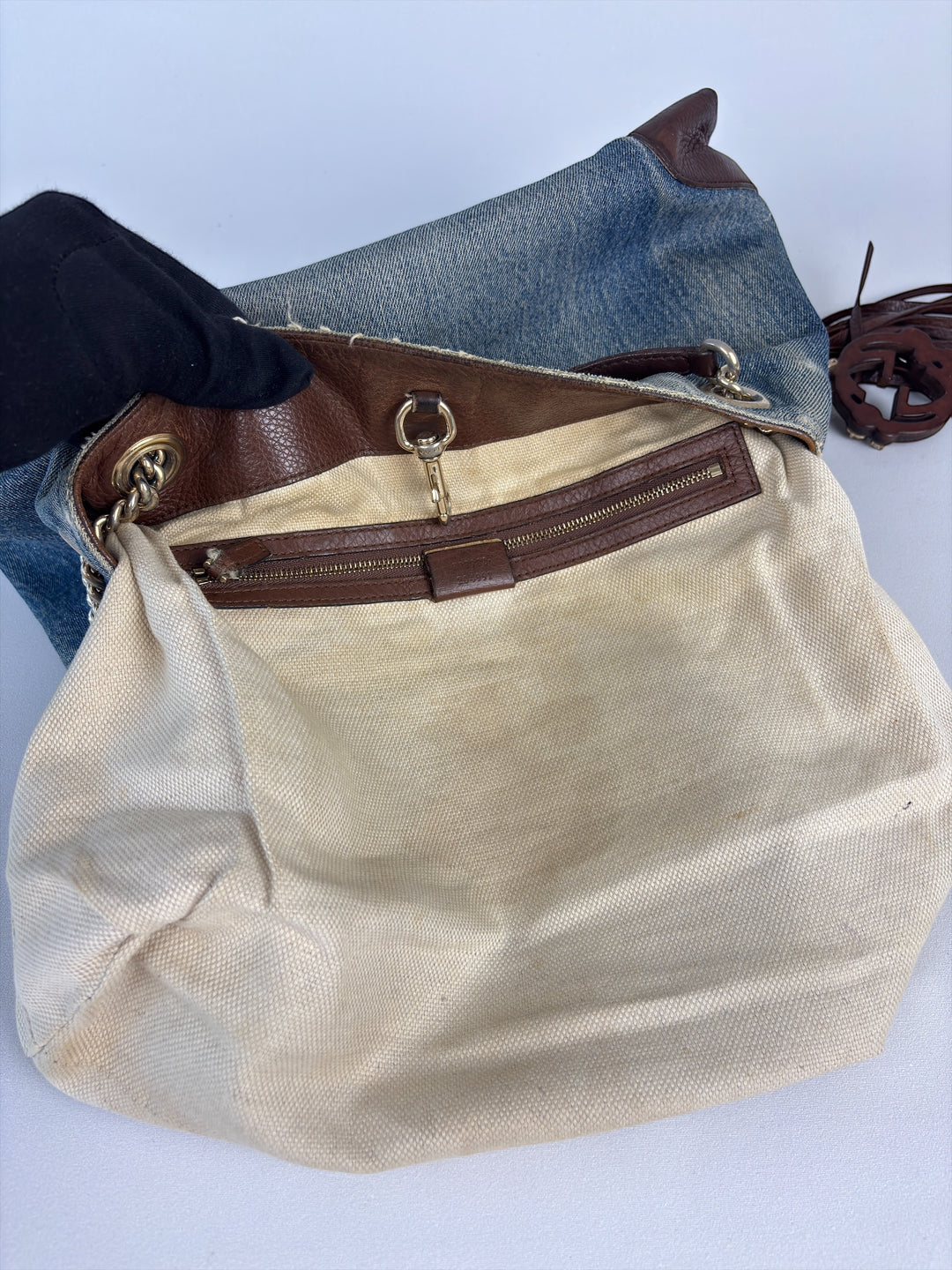 Gucci Soho Denim Tote/Hobo Bag mit Kettenriemen und Fransenanhänger