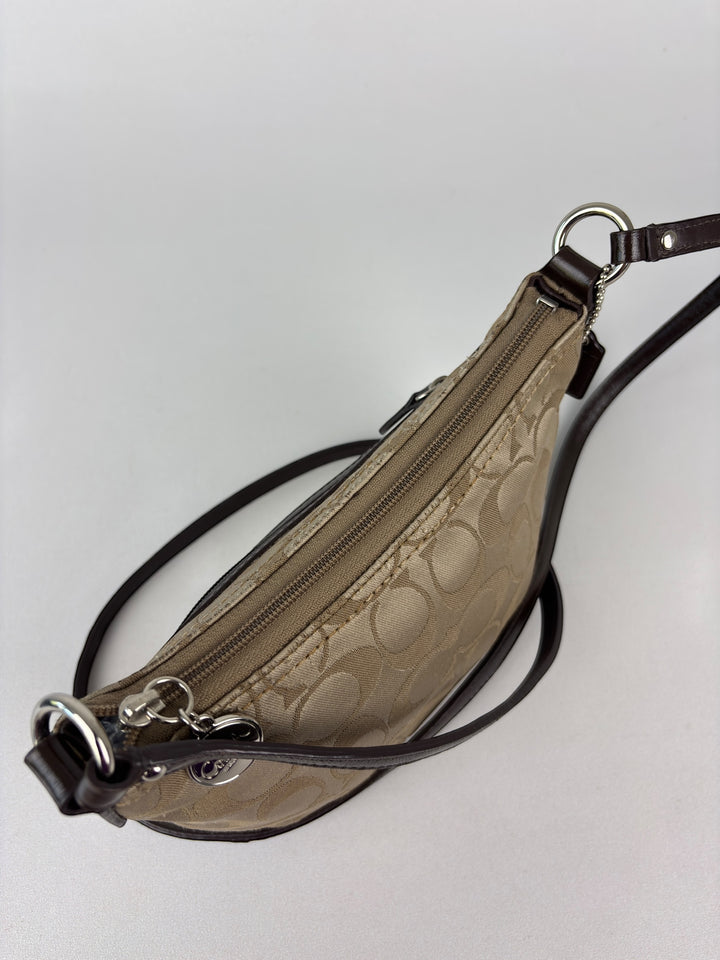 Coach Signature Crossbody Pouch (Mini-Hobo mit Schulterriemen)