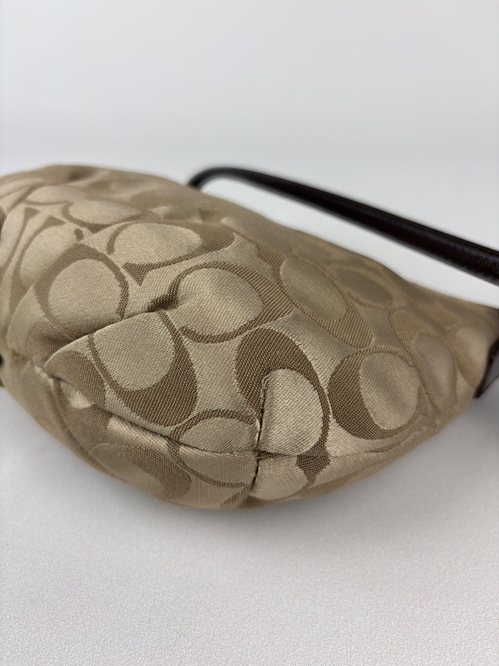 Coach Signature Crossbody Pouch (Mini-Hobo mit Schulterriemen)