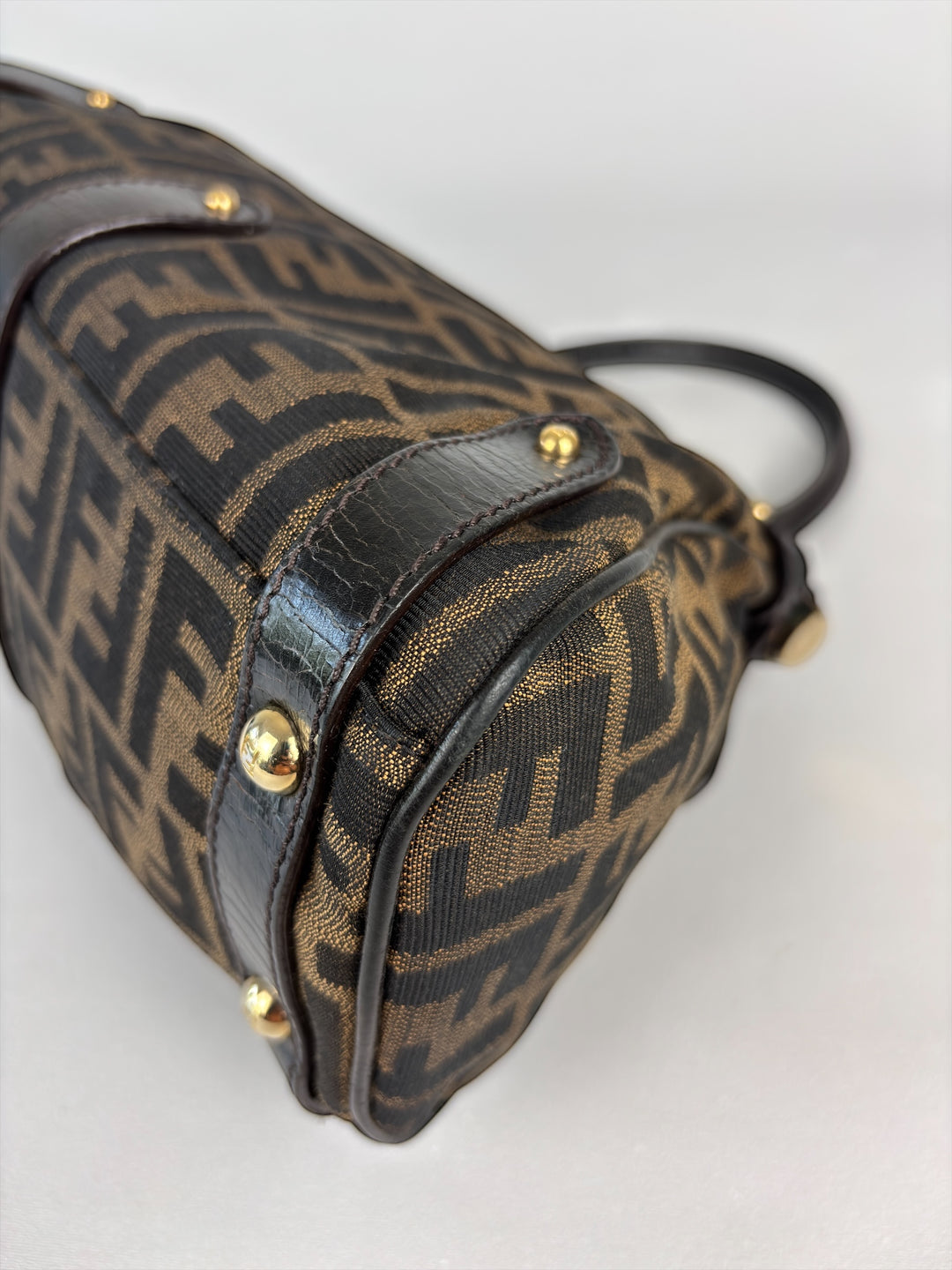 Fendi Vintage Zucca Canvas Bauletto Handtasche – Satchel mit Fronttasche und rundem Fendi-Drehverschluss