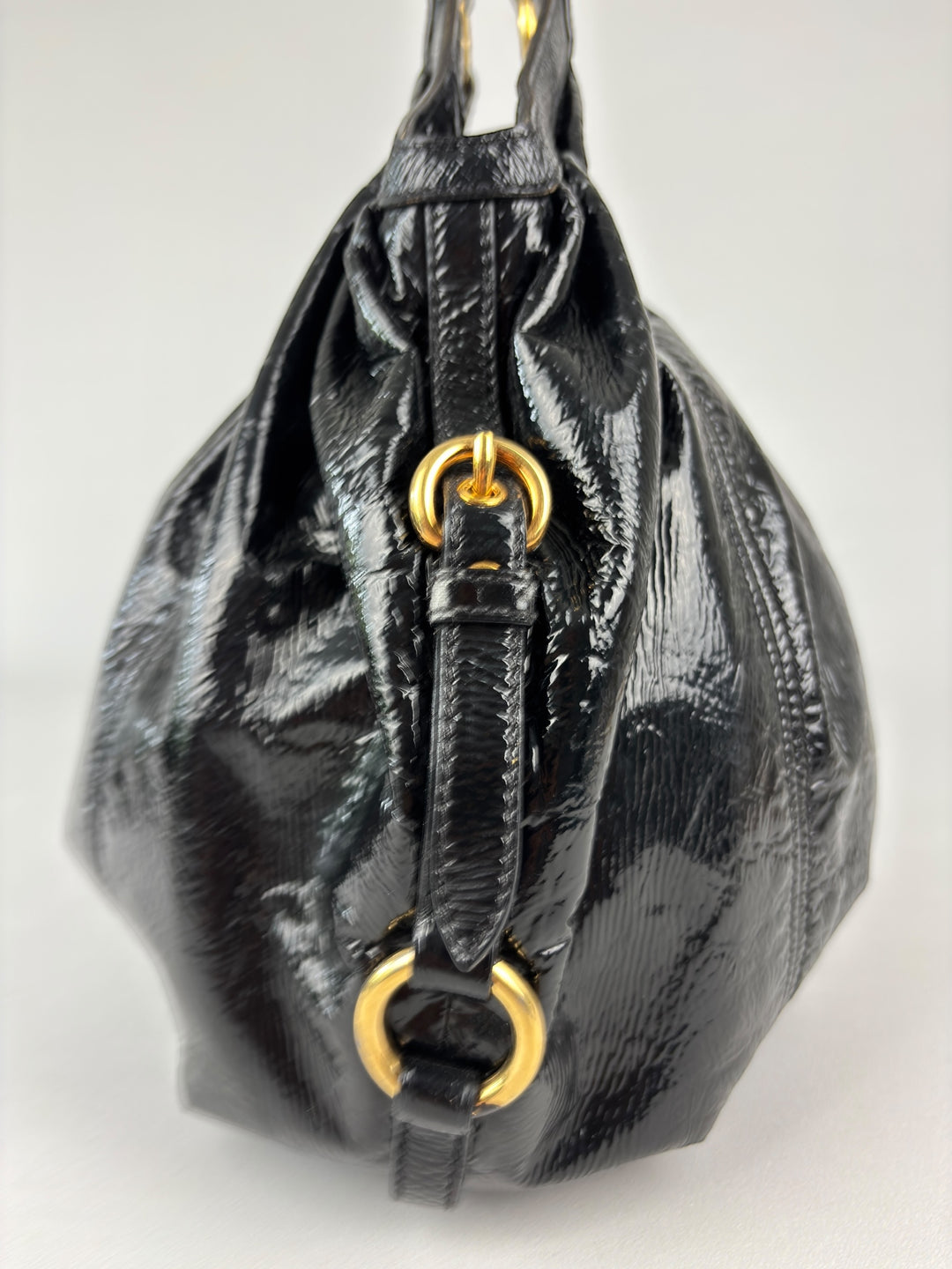 Miu Miu Lackleder Hobo Bag Croissant Halfmoon Schultertasche