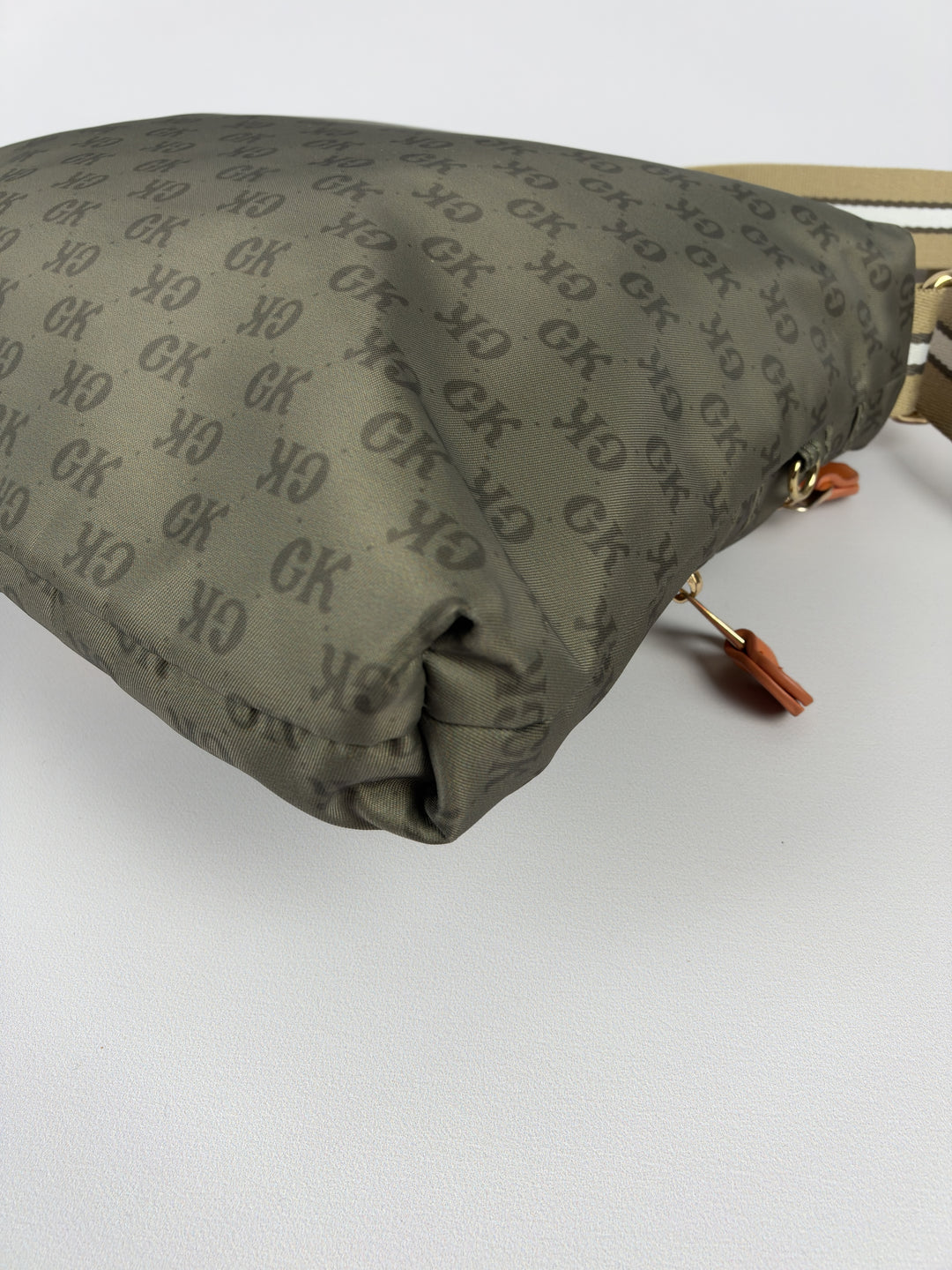Goji GK Monogram Nylon Messenger Shoulder Bag in Khaki/Olive, Detailansicht 11