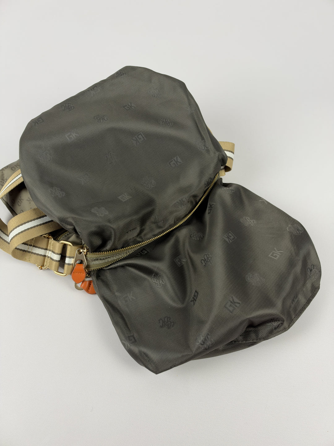 Goji GK Monogram Nylon Messenger Shoulder Bag in Khaki/Olive, Detailansicht 12