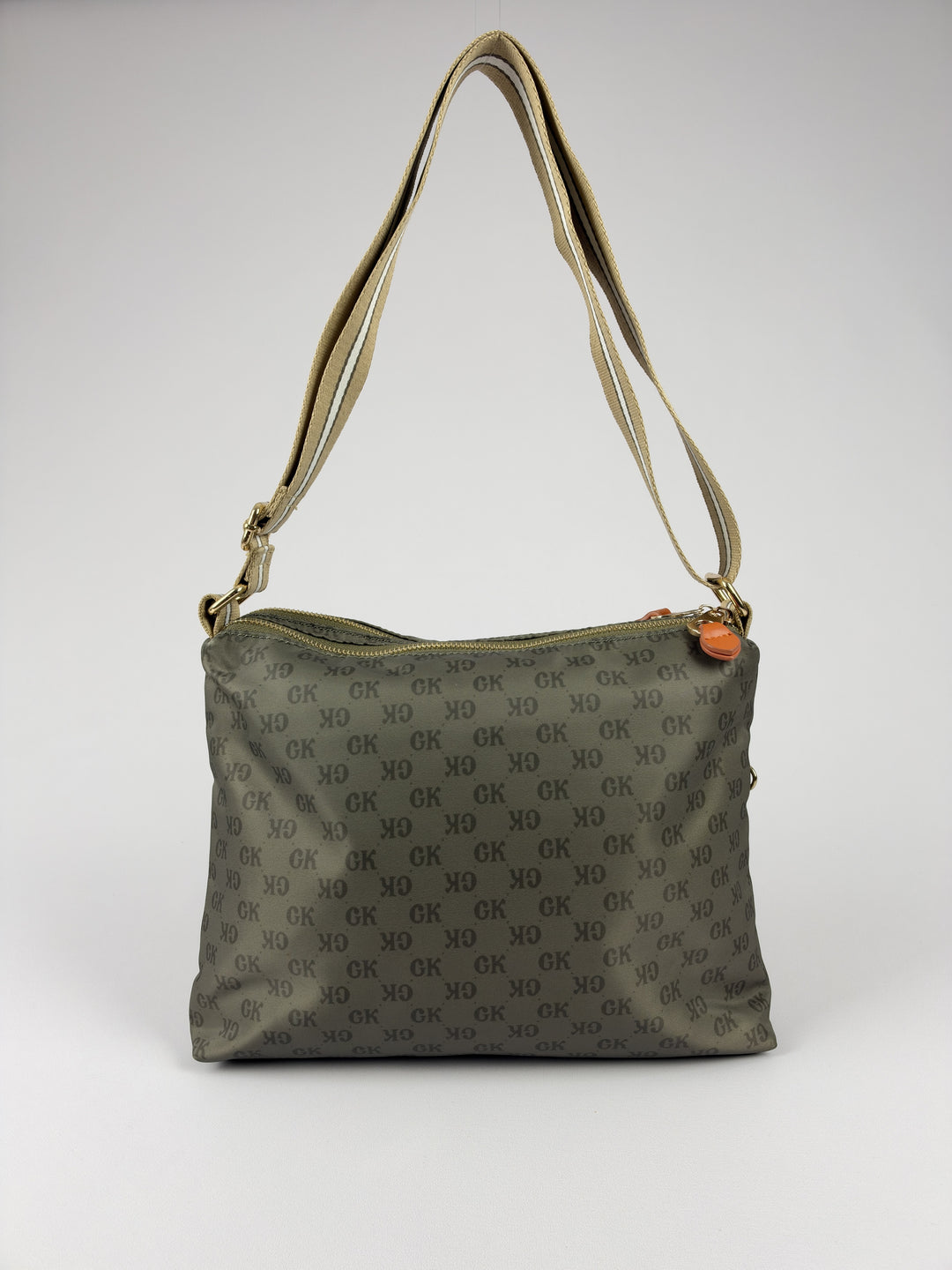 Goji GK Monogram Nylon Messenger Shoulder Bag in Khaki/Olive, Detailansicht 2
