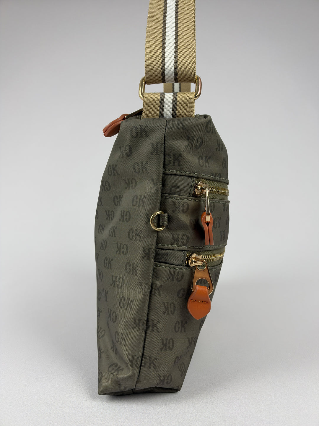 Goji GK Monogram Nylon Messenger Shoulder Bag in Khaki/Olive, Detailansicht 3