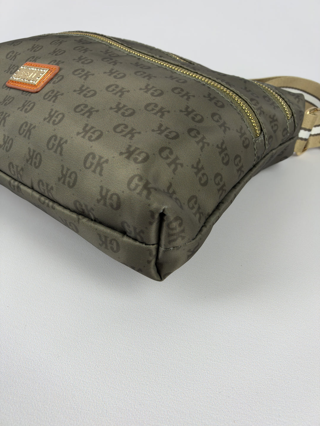 Goji GK Monogram Nylon Messenger Shoulder Bag in Khaki/Olive, Detailansicht 9