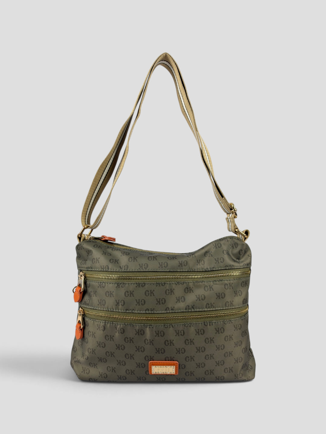 Goji GK Monogram Nylon Messenger Shoulder Bag aus Nylon in Khaki/Olive, Vorderansicht