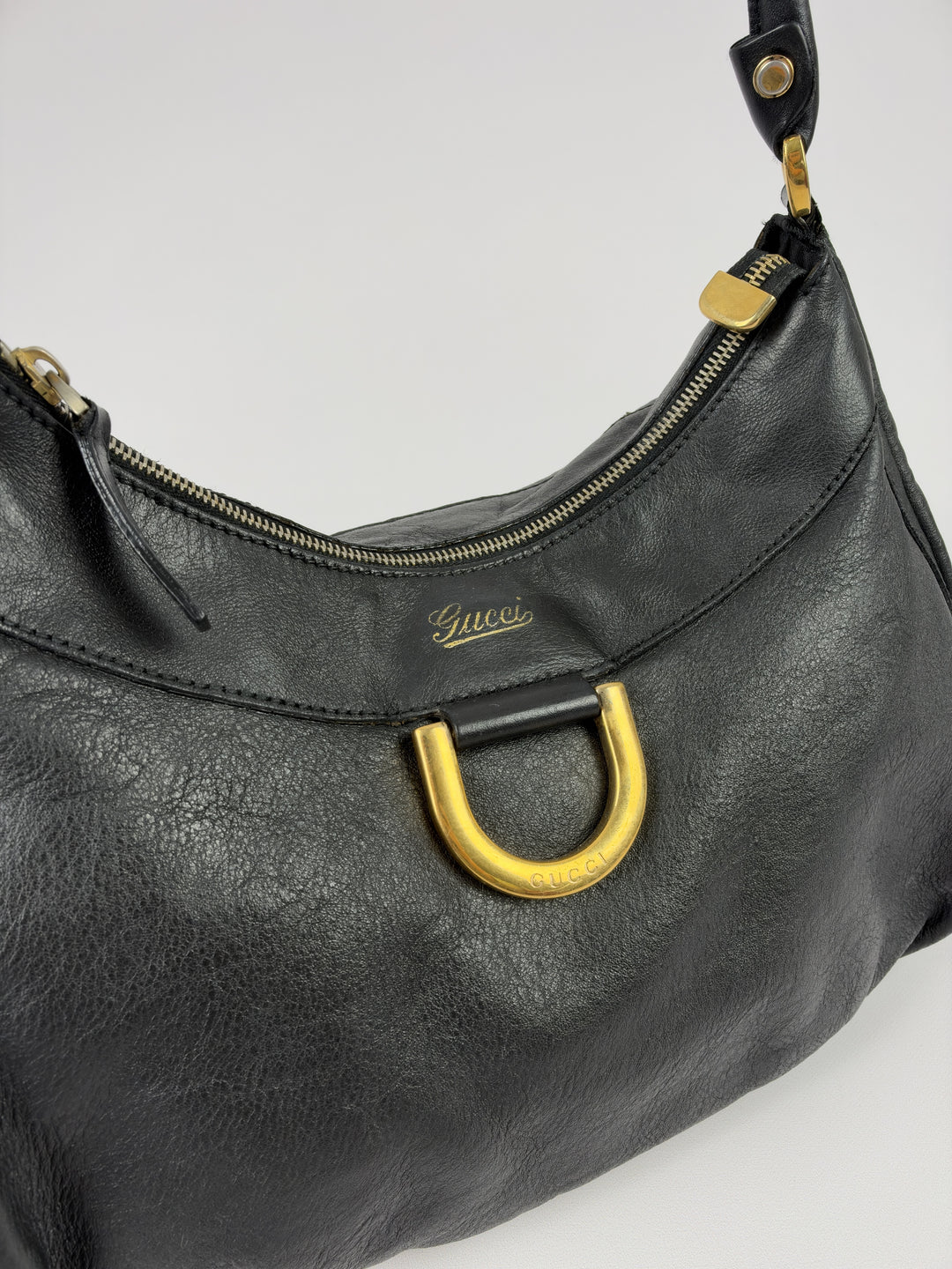 Gucci Abbey D-Ring Leather Hobo Shoulder Bag in Schwarz, Detailansicht 1