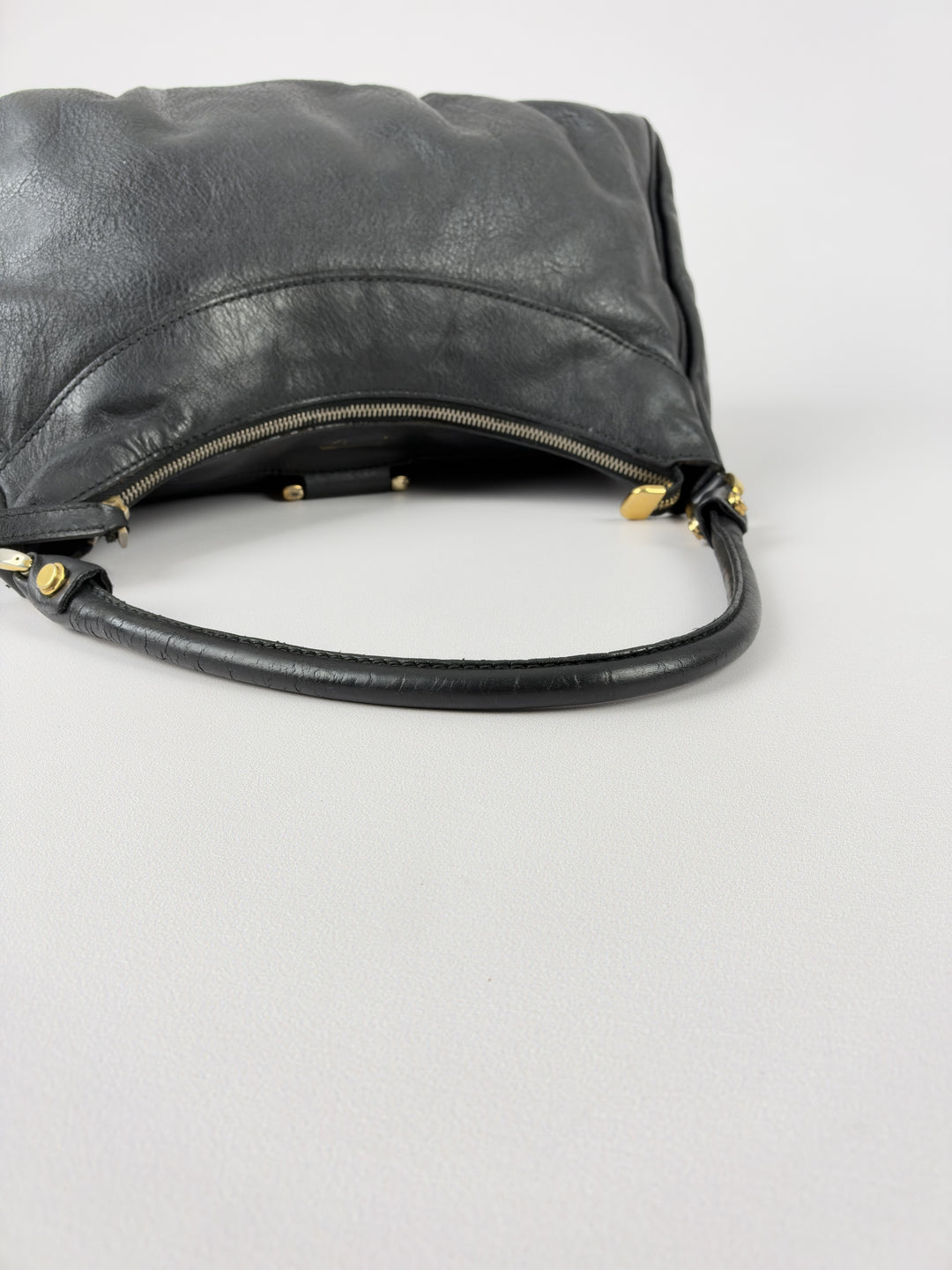 Gucci Abbey D-Ring Leather Hobo Shoulder Bag in Schwarz, Detailansicht 10