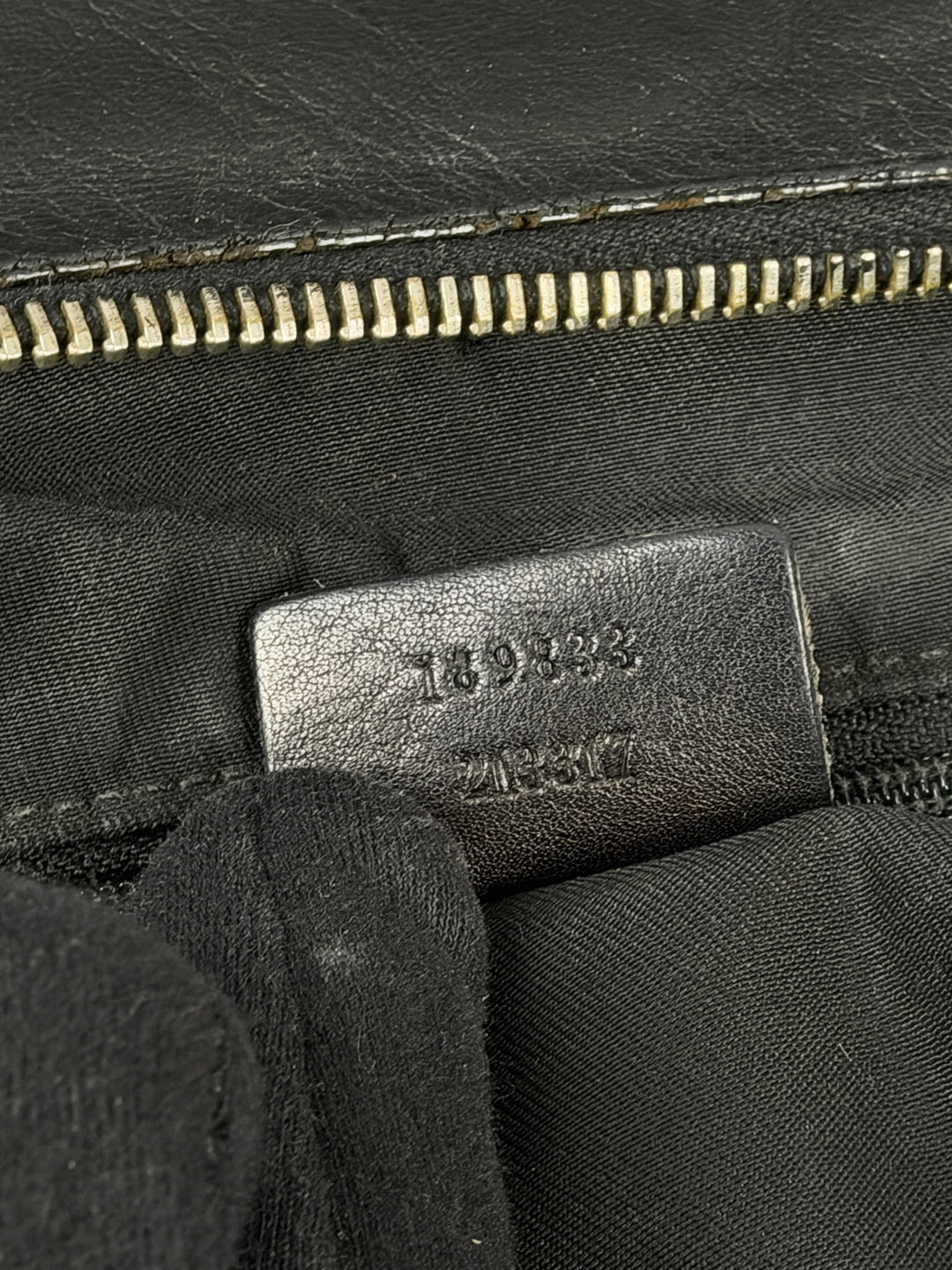 Gucci Abbey D-Ring Leather Hobo Shoulder Bag in Schwarz, Detailansicht 14
