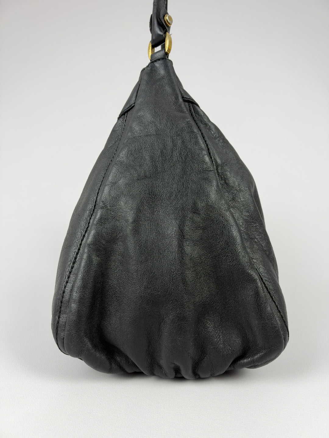 Gucci Abbey D-Ring Leather Hobo Shoulder Bag in Schwarz, Detailansicht 2