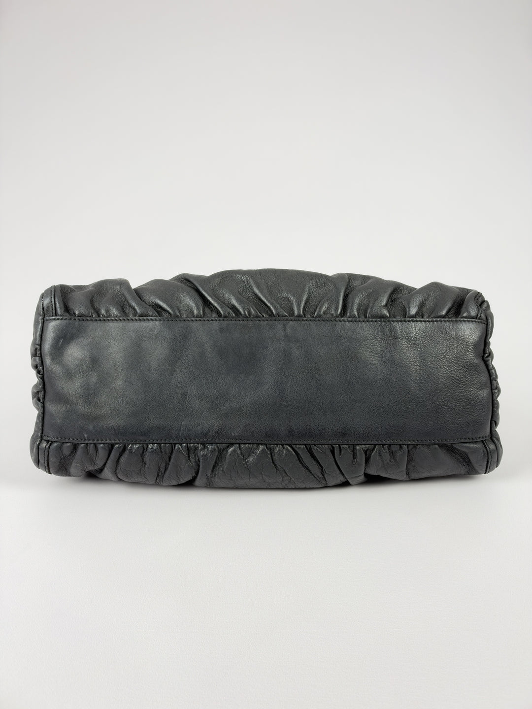 Gucci Abbey D-Ring Leather Hobo Shoulder Bag in Schwarz, Detailansicht 5