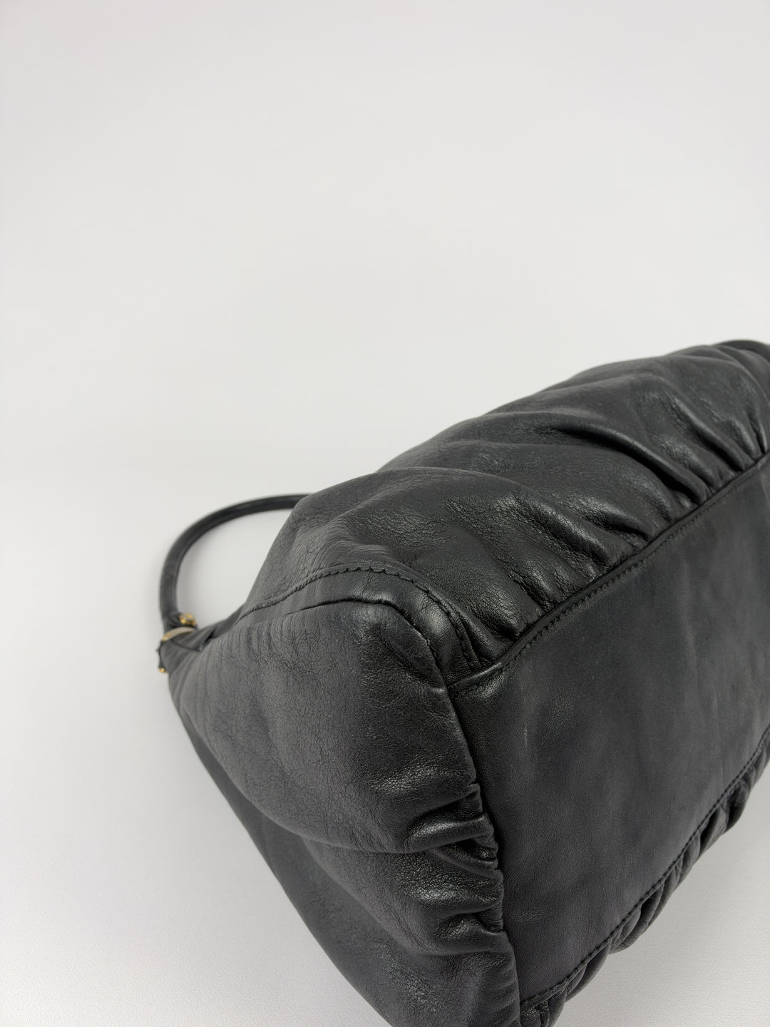 Gucci Abbey D-Ring Leather Hobo Shoulder Bag in Schwarz, Detailansicht 6