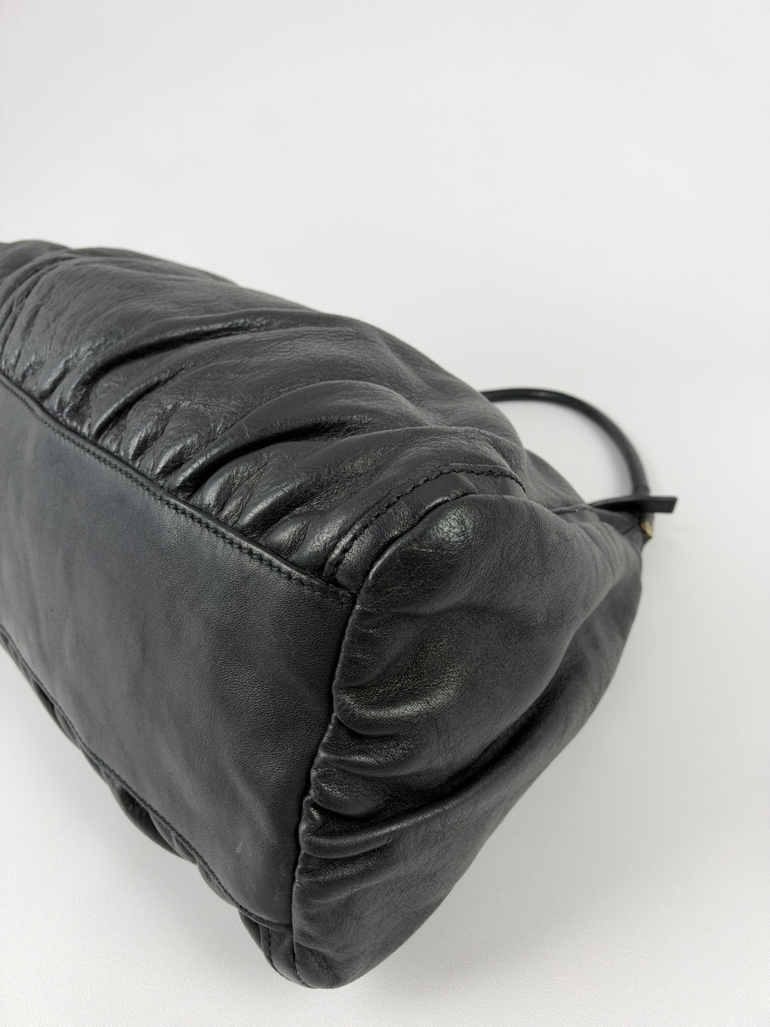 Gucci Abbey D-Ring Leather Hobo Shoulder Bag in Schwarz, Detailansicht 9