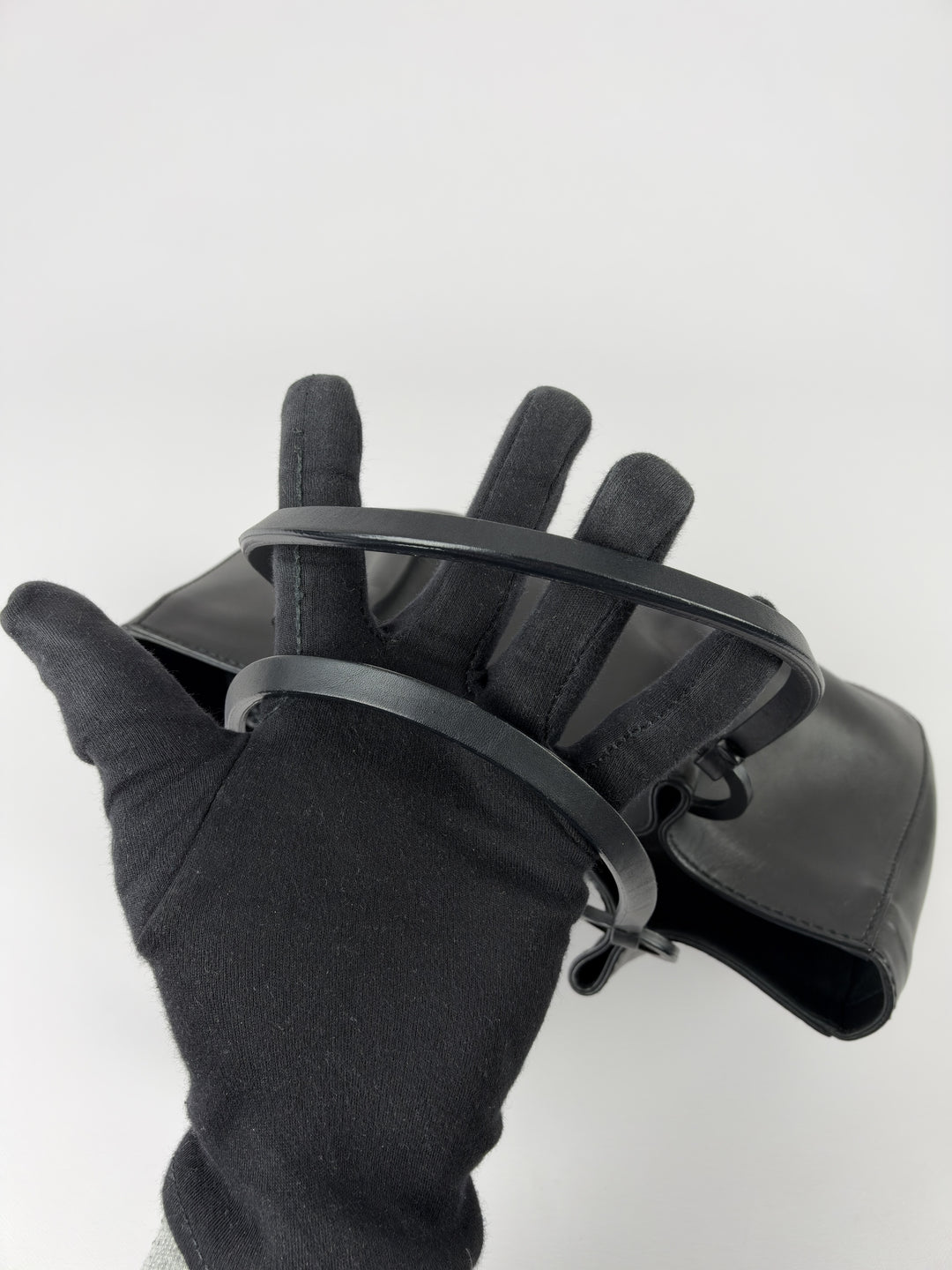 Gucci Black Leather Tote Shoulder Bag with Pouch in Schwarz, Detailansicht 11