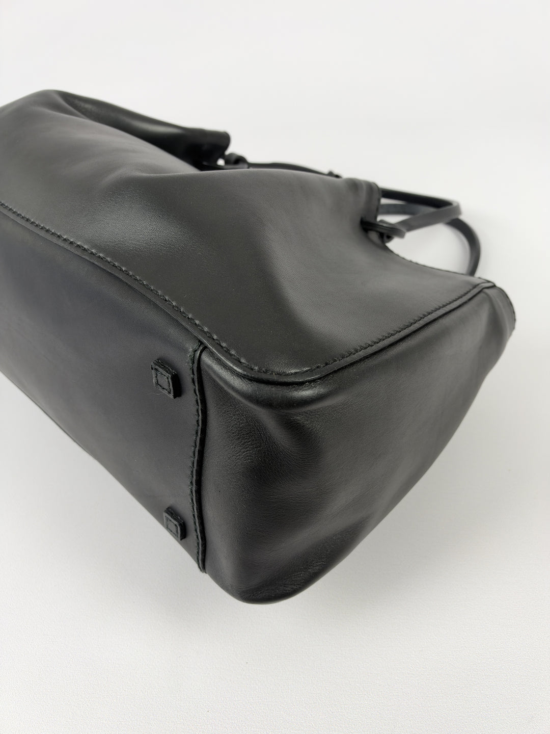 Gucci Black Leather Tote Shoulder Bag with Pouch in Schwarz, Detailansicht 8