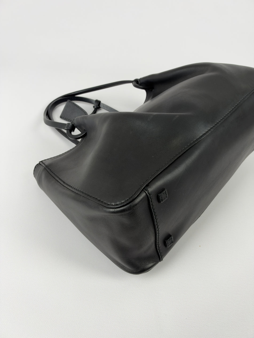 Gucci Black Leather Tote Shoulder Bag with Pouch in Schwarz, Detailansicht 9