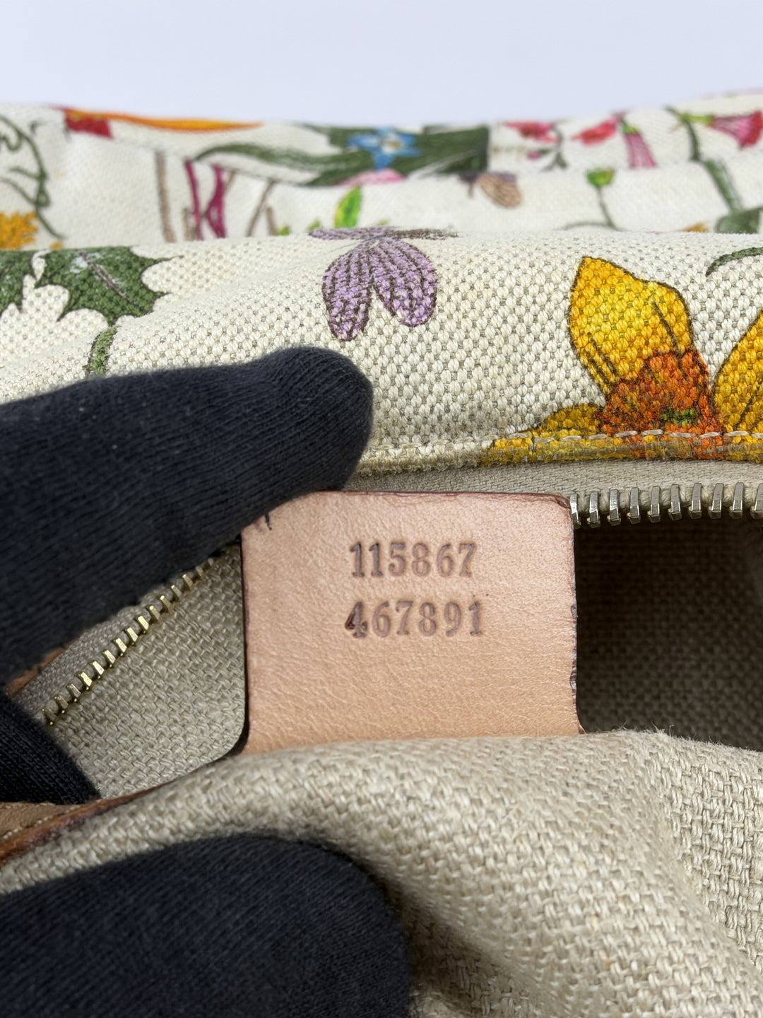 Gucci Flora Canvas Horsebit Hobo Shoulder Bag in Cremeweiß, Detailansicht 14