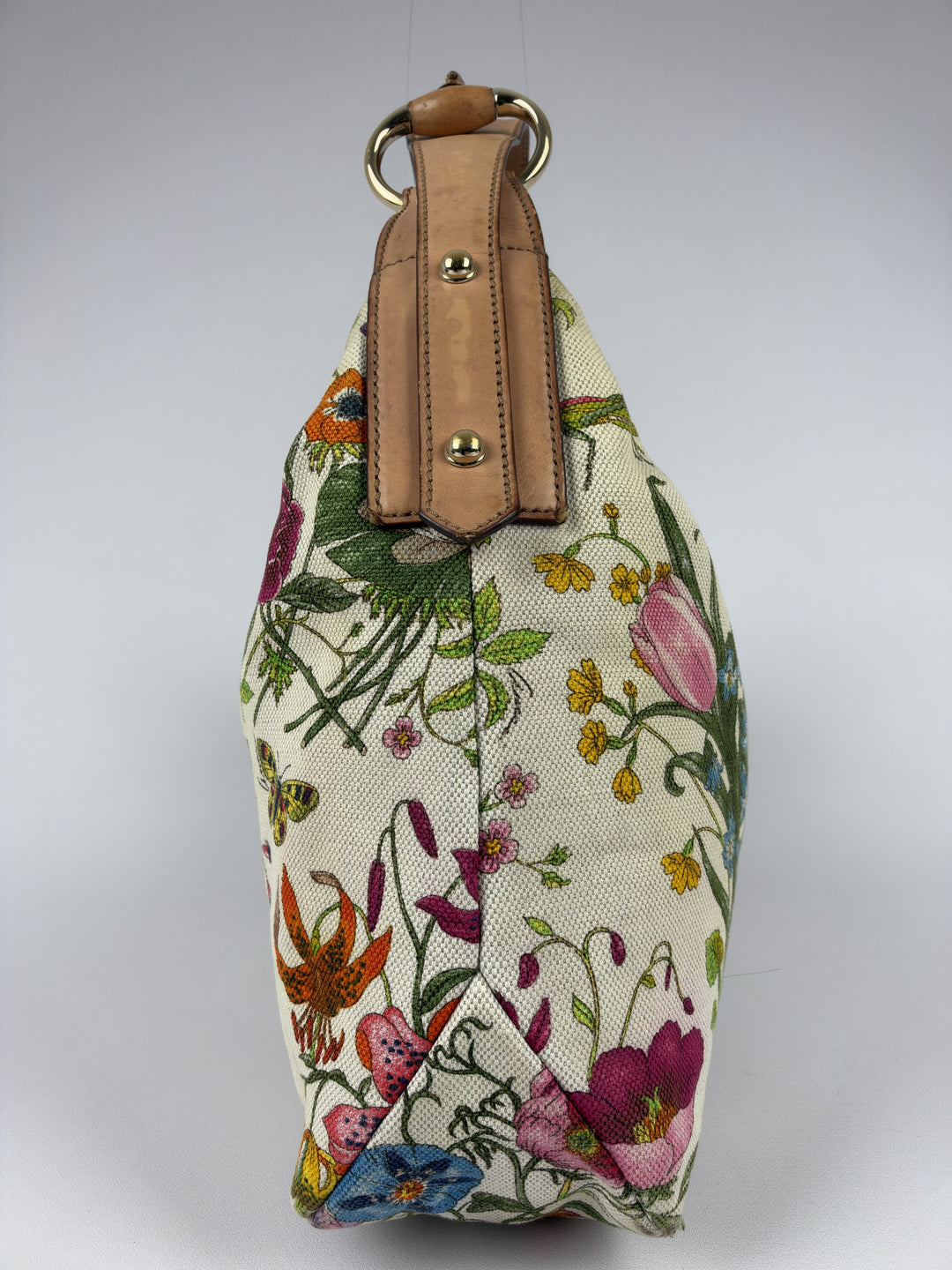 Gucci Flora Canvas Horsebit Hobo Shoulder Bag in Cremeweiß, Detailansicht 2