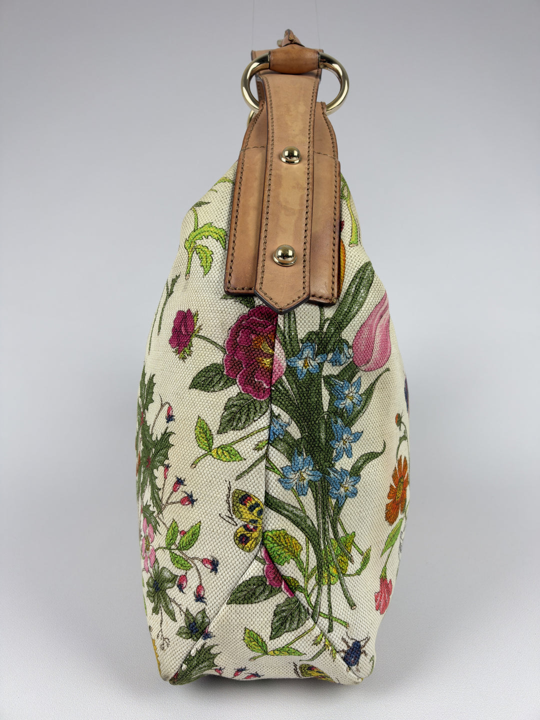 Gucci Flora Canvas Horsebit Hobo Shoulder Bag in Cremeweiß, Detailansicht 4