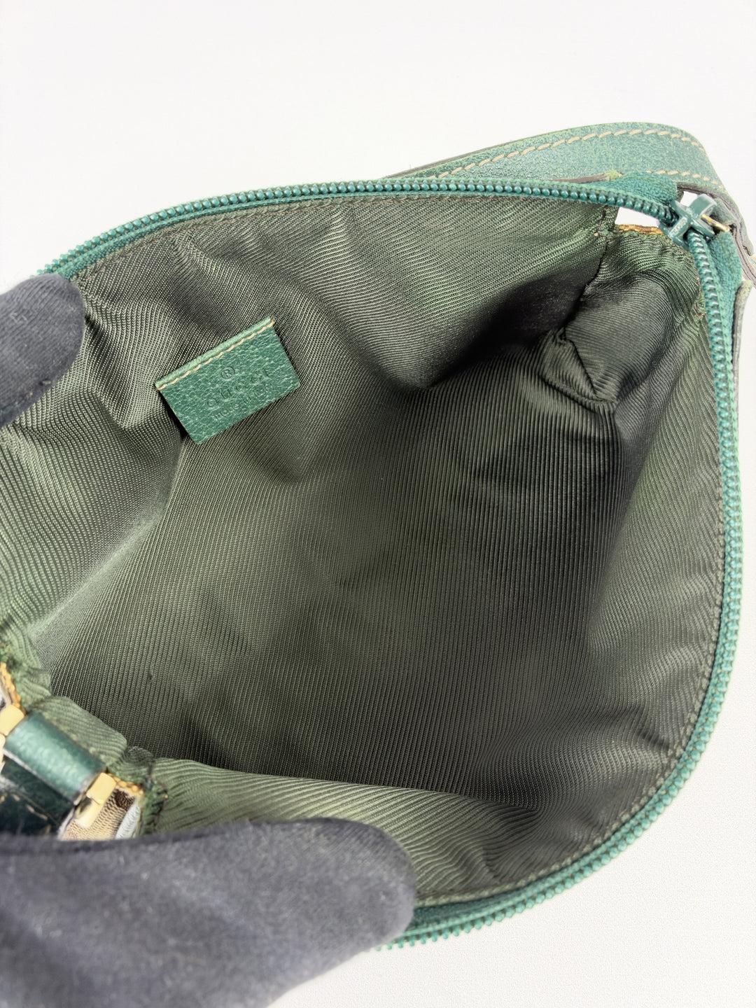Gucci GG Canvas Abbey D-Ring Baguette Pochette Shoulder Bag in Beige/Braun, Detailansicht 12