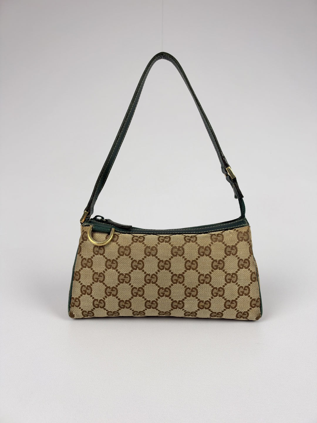Gucci GG Canvas Abbey D-Ring Baguette Pochette Shoulder Bag in Beige/Braun, Vorderansicht im Originalfoto