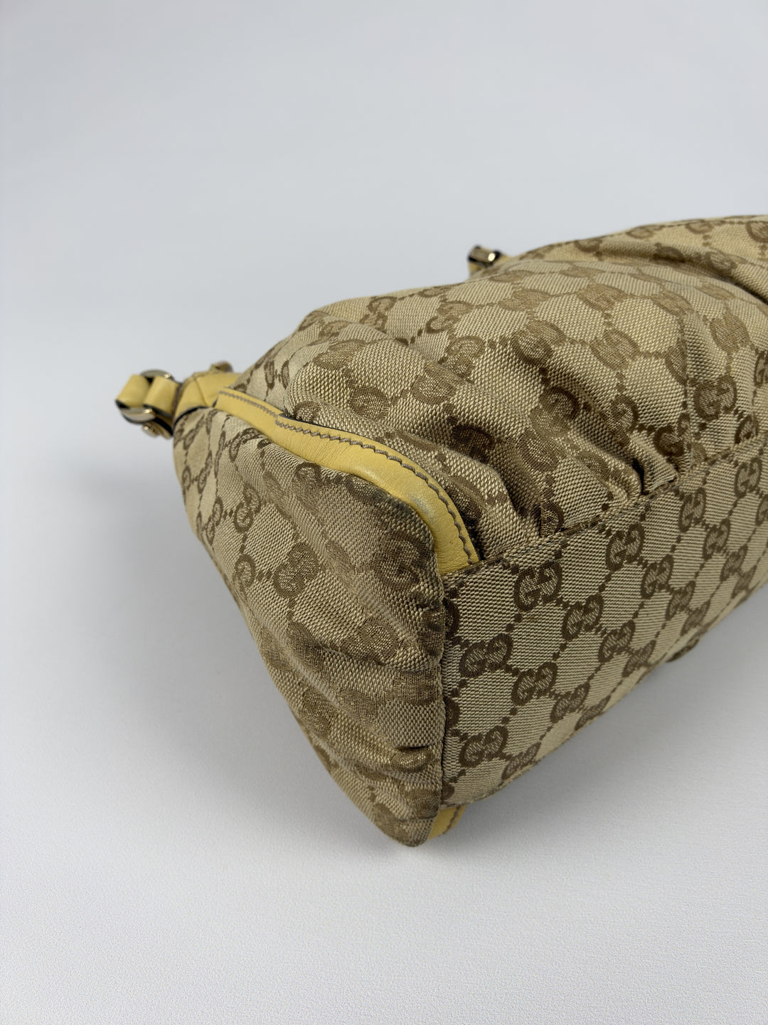 Gucci GG Canvas Abbey D-Ring Hobo Shoulder Bag in Beige/Ebenholz, Detailansicht 10