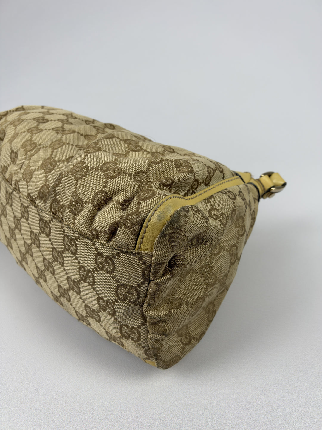 Gucci GG Canvas Abbey D-Ring Hobo Shoulder Bag in Beige/Ebenholz, Detailansicht 11