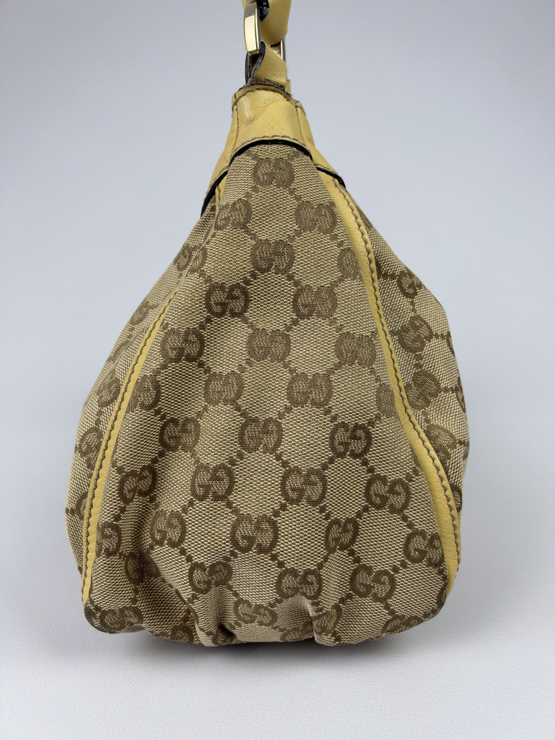 Gucci GG Canvas Abbey D-Ring Hobo Shoulder Bag in Beige/Ebenholz, Detailansicht 3