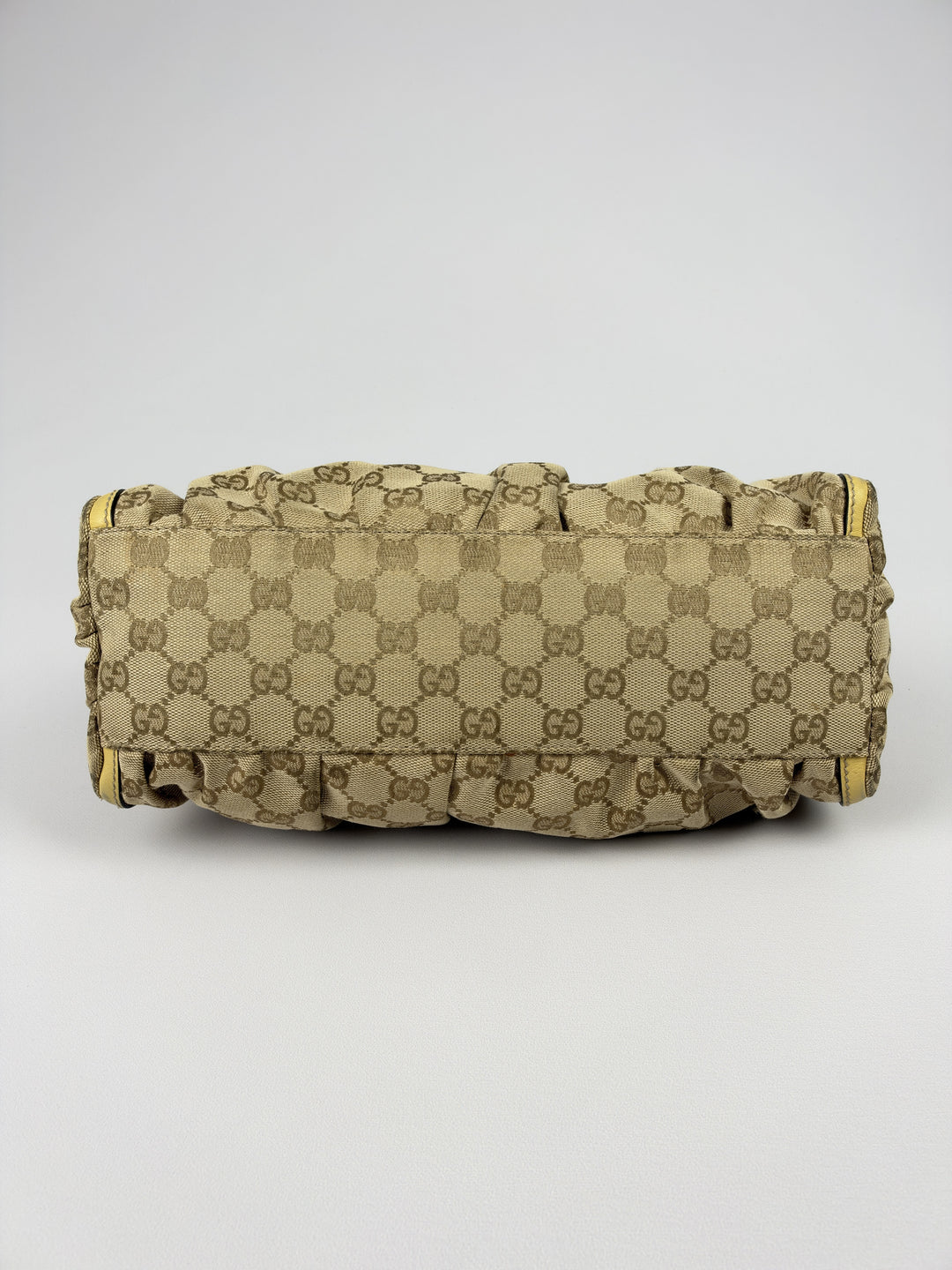 Gucci GG Canvas Abbey D-Ring Hobo Shoulder Bag in Beige/Ebenholz, Detailansicht 7