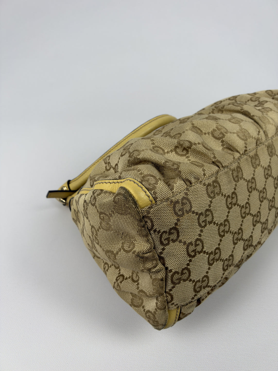 Gucci GG Canvas Abbey D-Ring Hobo Shoulder Bag in Beige/Ebenholz, Detailansicht 8