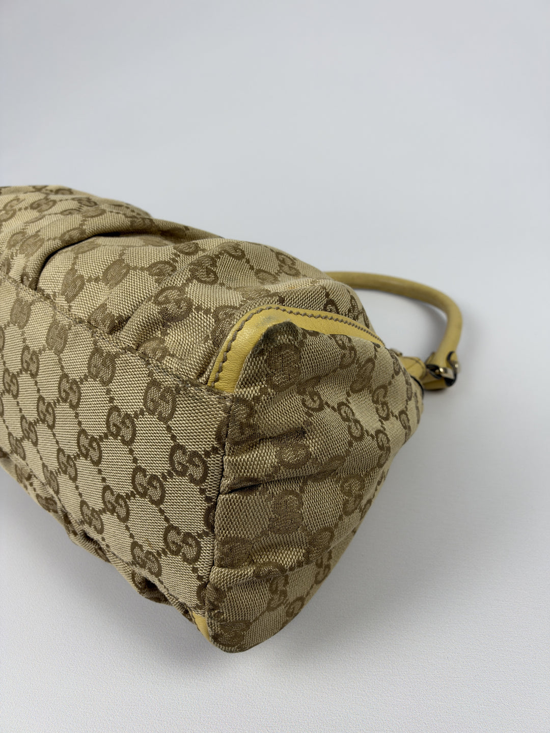 Gucci GG Canvas Abbey D-Ring Hobo Shoulder Bag in Beige/Ebenholz, Detailansicht 9