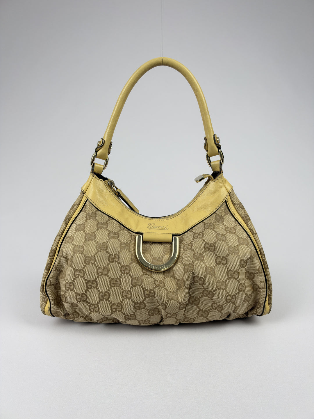 Gucci GG Canvas Abbey D-Ring Hobo Shoulder Bag in Beige/Ebenholz, Vorderansicht im Originalfoto