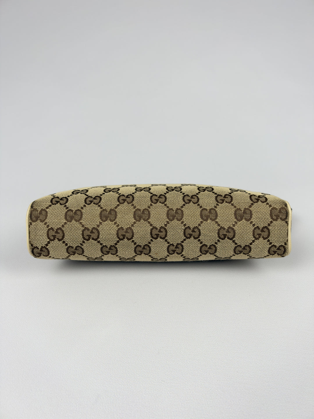 Gucci GG Canvas Abbey D-Ring Pochette Baguette Shoulder Bag in Beige/Ebenholz, Detailansicht 6