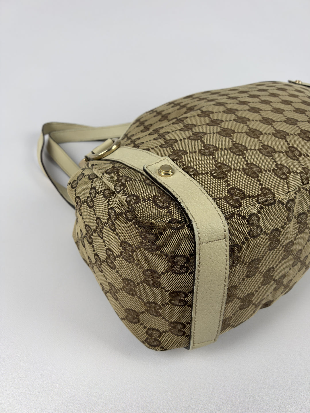 Gucci GG Canvas Abbey D-Ring Tote Shoulder Bag in Beige/Ebenholz, Detailansicht 6