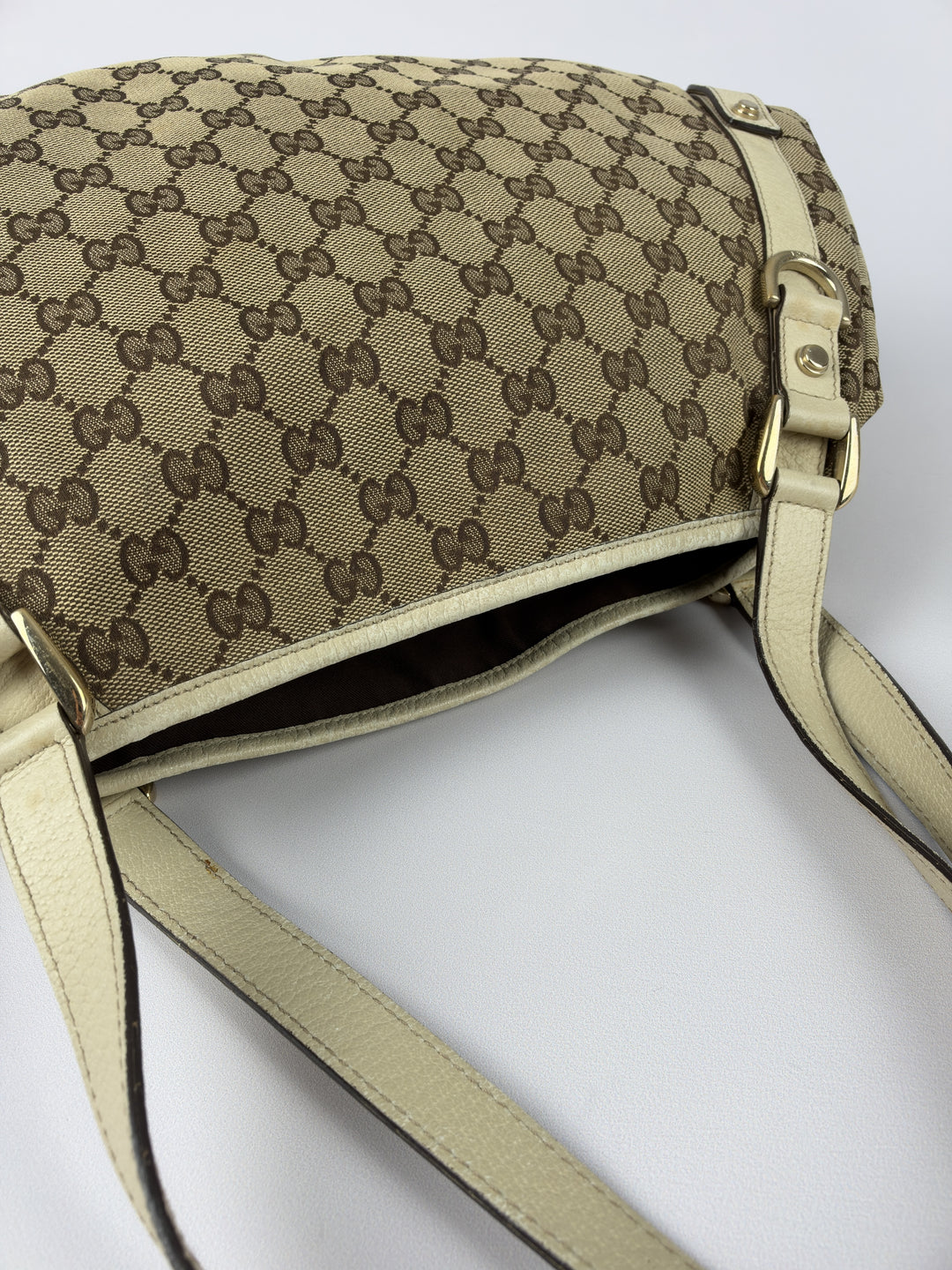 Gucci GG Canvas Abbey D-Ring Tote Shoulder Bag in Beige/Ebenholz, Detailansicht 9