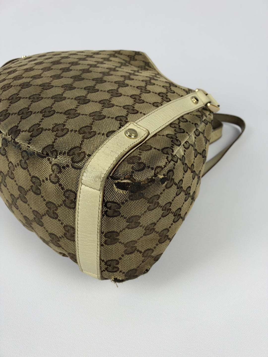 Gucci GG Canvas Abbey Tote Shoulder Bag in Beige/Ebenholz, Detailansicht 6