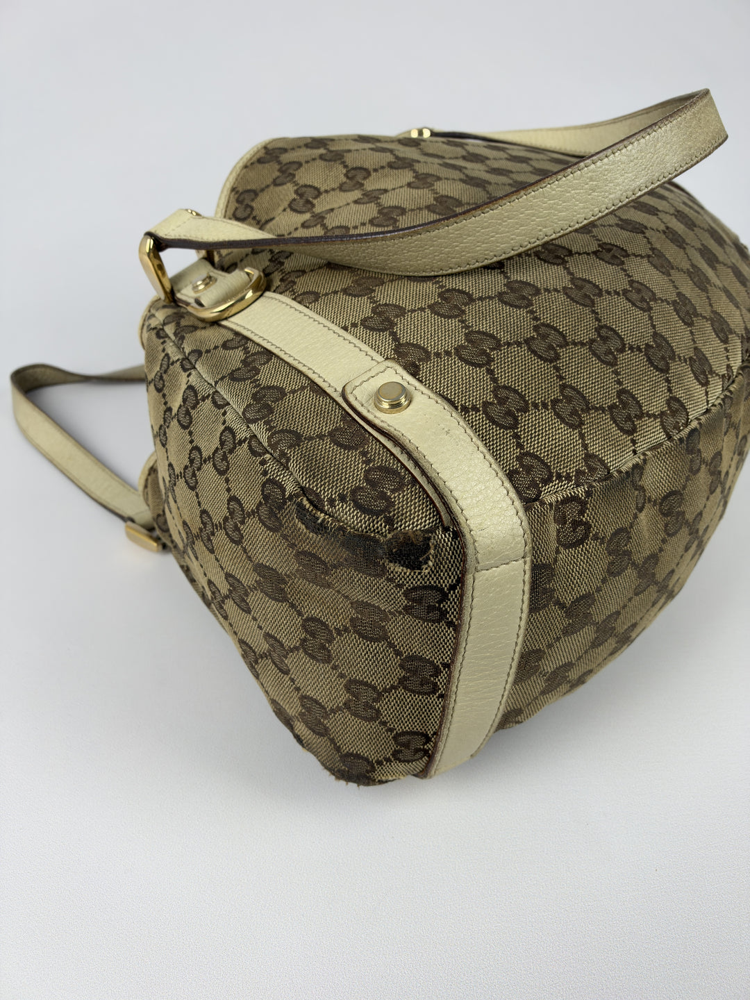 Gucci GG Canvas Abbey Tote Shoulder Bag in Beige/Ebenholz, Detailansicht 7