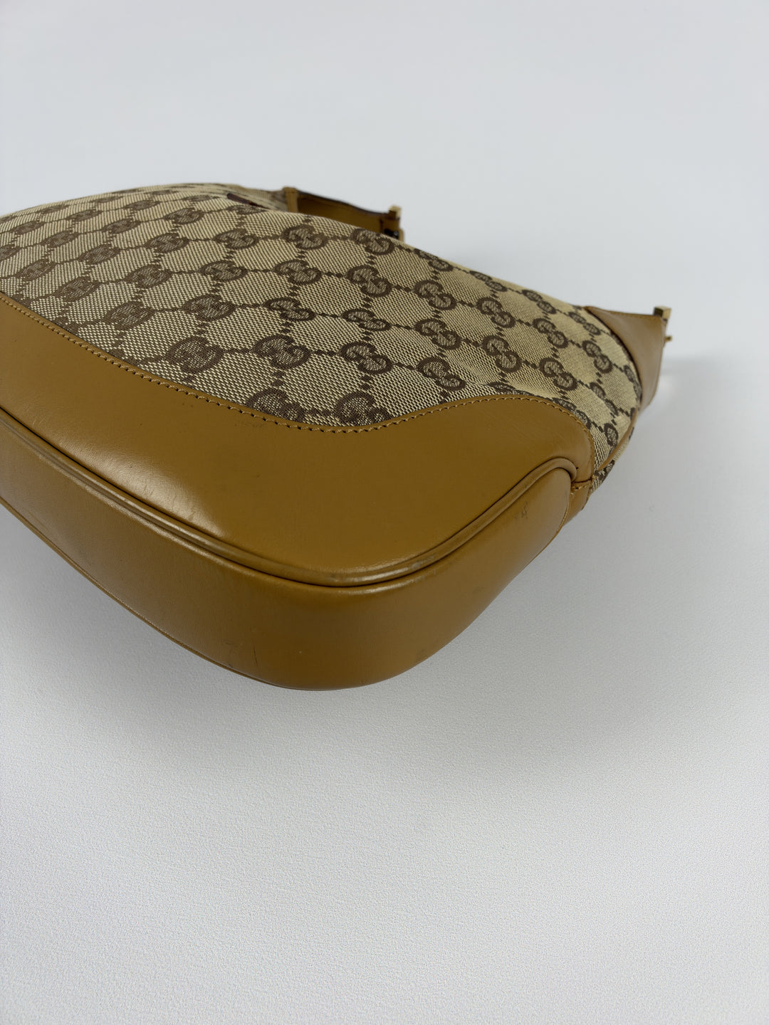 Gucci GG Canvas Jackie Chain Hobo Shoulder Bag in Beige/Ebenholz, Detailansicht 11