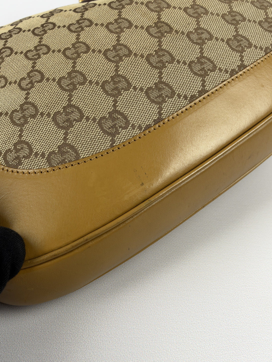 Gucci GG Canvas Jackie Chain Hobo Shoulder Bag in Beige/Ebenholz, Detailansicht 12